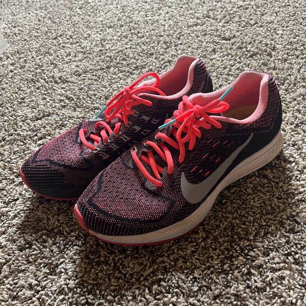 Nike tennis shoes